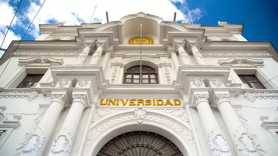 LA UNIVERSIDAD DE CHUQUISACA. Fachada del célebre centro de estudios superiores del Alto Perú, donde se doctoró Mariano Moreno. 