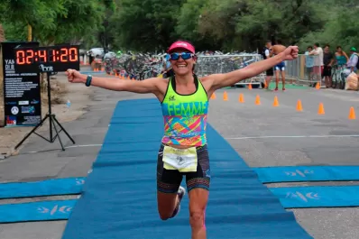 Una atleta tucumana ganó una competencia internacional de triatlón que se corrió en Hawaii