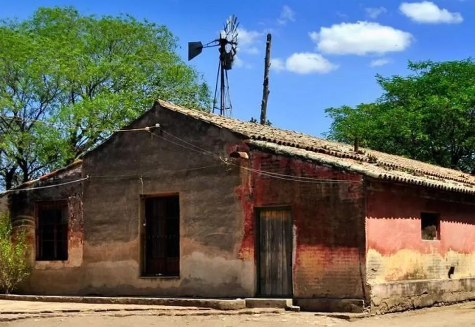 UN ALTO EN EL CAMINO. Local de la antigua posta de Santa Cruz, en territorio cordobés. 