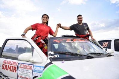 Adrián Assaf se aseguró el título en la clase N-1 con su novia Patricia Guanco de navegante