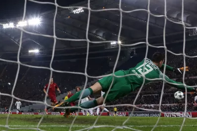 Con un gol de Diego Perotti, Roma goleó al Chelsea y es líder del grupo C