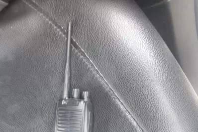 Intentaba inhibir la alarma de una camioneta