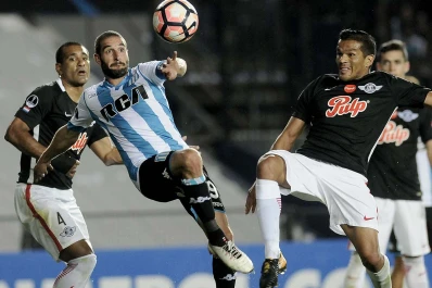 Racing no pudo romper el cero y fue eliminado por Libertad de la Copa Sudamericana