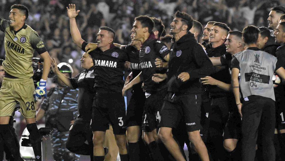 Lanús celebró una hazaña y River sufrió por un pésimo arbitraje