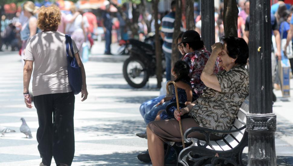 Mucho calor y, otra vez, anuncian lluvias