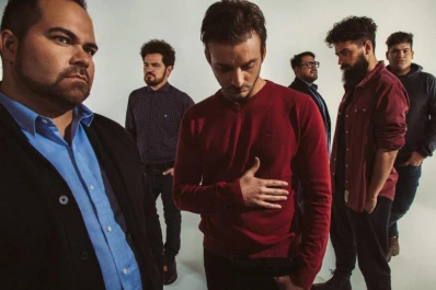 El grupo salteño “Puro Huayra” refresca su estética con un show acústico, cerca de la gente