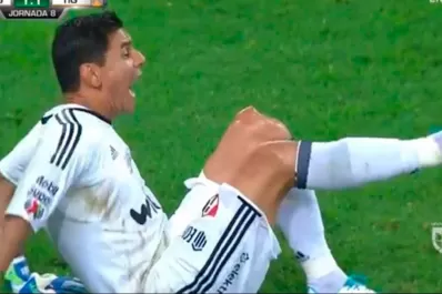 Video: mirá la impactante lesión del arquero Ustari en México