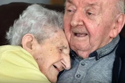 A los 98 años se mudó a un geriátrico para cuidar a hijo de 80 años