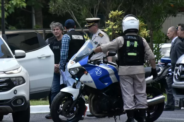 Esposado y con chaleco antibalas: así llegó Boudou a Comodoro Py