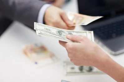 El dólar revirtió su caída y cerró la semana en $17,89