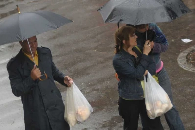 La lluvia llegó para quedarse todo el fin de semana en Tucumán