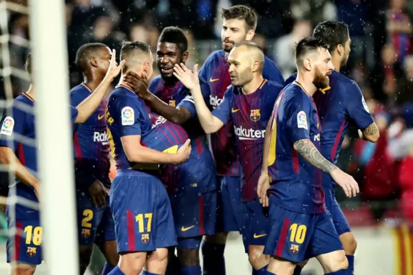 Messi jugó su 600° partido oficial en Barcelona, que venció 2-1 al Sevilla