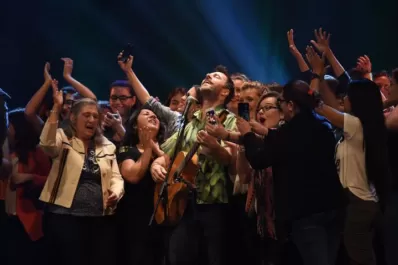 Kevin Johansen y una noche para bailar y enamorarse