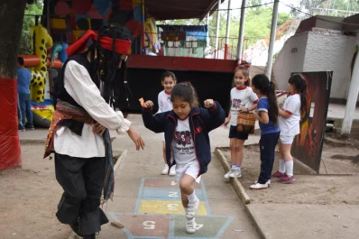 Un recreo verde y divertido