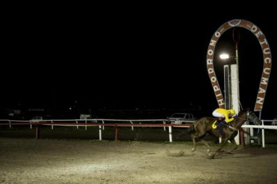 Debe mostrar su vigencia