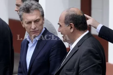 Manzur viaja el jueves a Buenos Aires con dos reclamos para Macri: el precio del bioetanol y el impuesto a las gaseosas