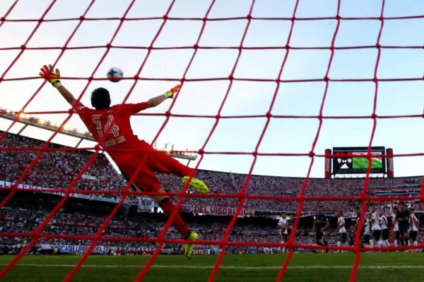 Boca es el líder invicto del torneo y River está golpeado en casi todos sus frentes