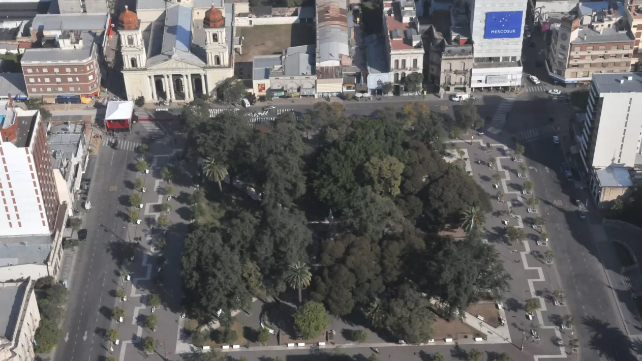 DESDE EL AIRE. Así se ve la plaza Independencia desde el aire por estos días. ARCHIVO LA GACETA / FOTO DE JORGE OLMOS SGROSSO
