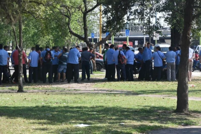 Unos 25.000 usuarios de las líneas 4 y 102 de colectivos se quedaron sin transporte