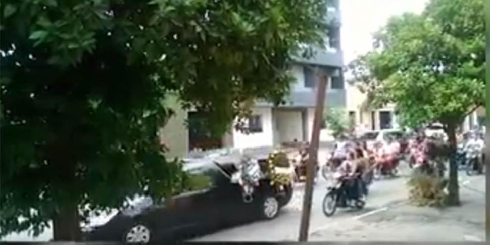 Una larga caravana de vehículos despidió los restos de 'Pelao' Acevedo