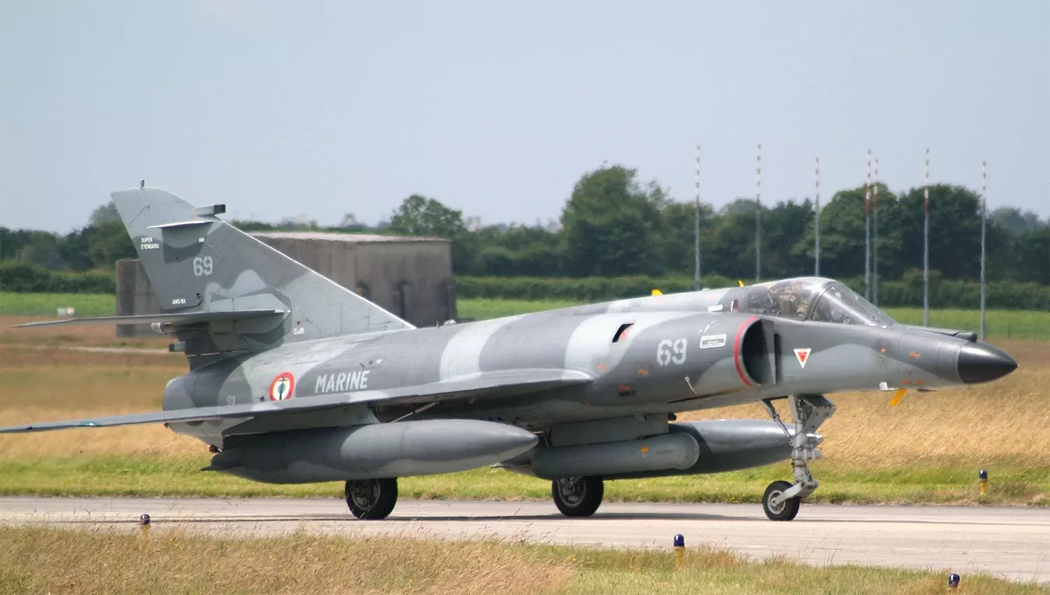 Argentina le compró a Francia cinco aviones de guerra
