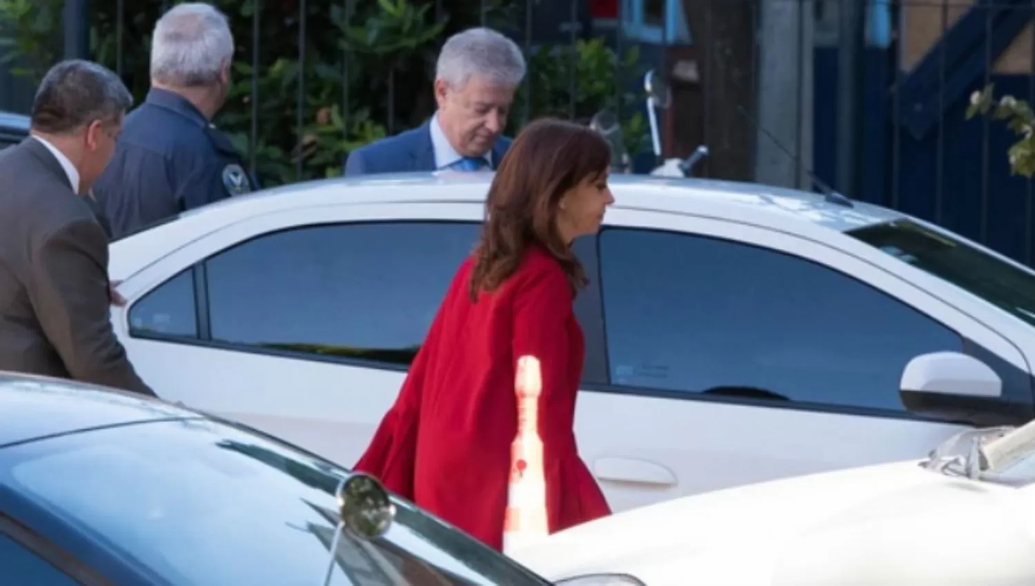 Cristina Kirchner llegó a Comodoro Py. FOTO GENTILEZA INFOBAE (ADRIAN ESCANDAR)