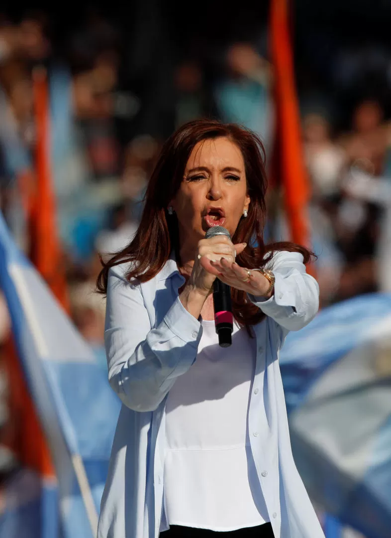 ACUSADA. Cristina sigue atacando al Gobierno por las causas judiciales. REUTERS (archivo)