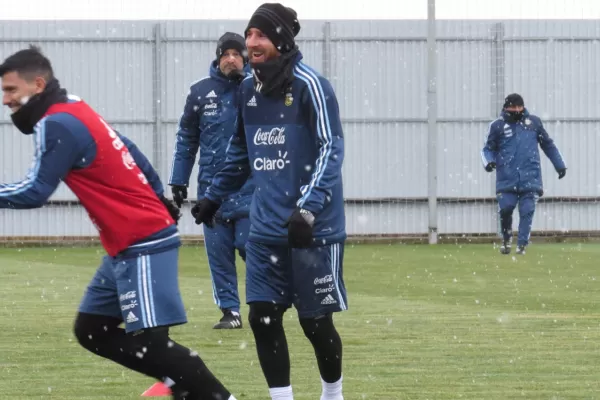 Argentina entrenó bajo la nieve y Sampaoli puso a Kranevitter entre los titulares