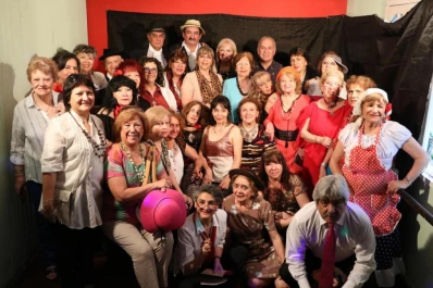 Por las salas de teatro y de cine especial