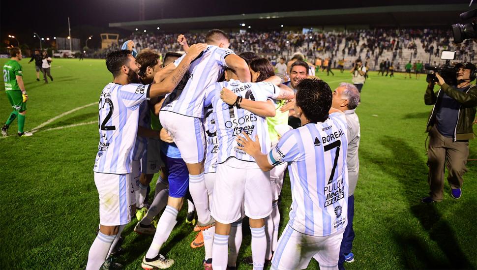 Alegría desatada en el estadio Romero