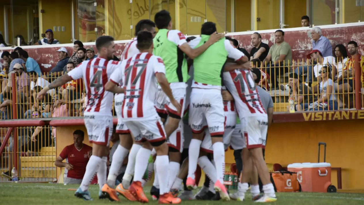 FESTEJO. San Martín se llevó el triunfo en Corrientes. (@CASMOficial)