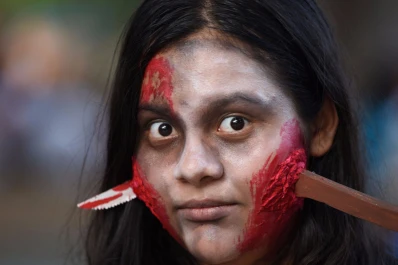 Otra vez: las mejores fotos de los zombies caminando por la plaza Urquiza