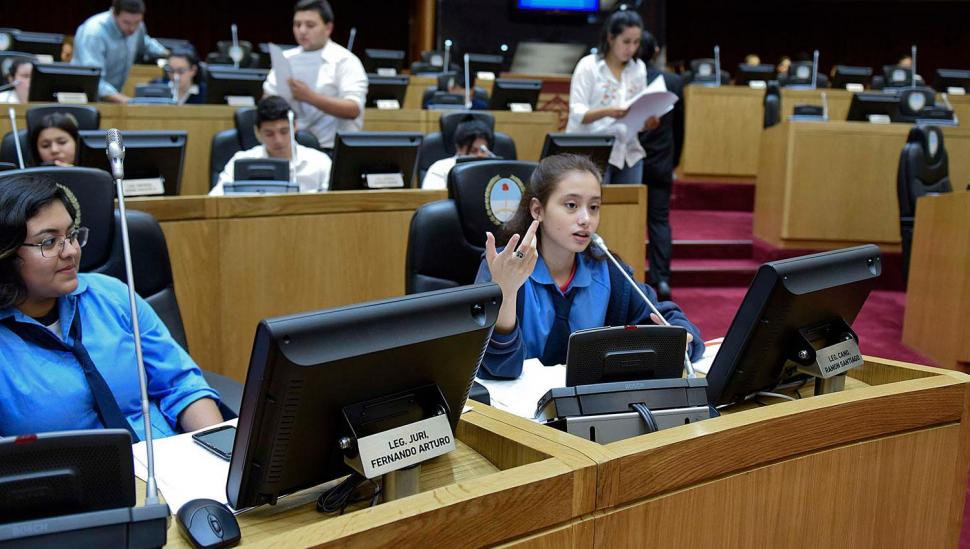 Los alumnos piden boleto gratuito para el interior