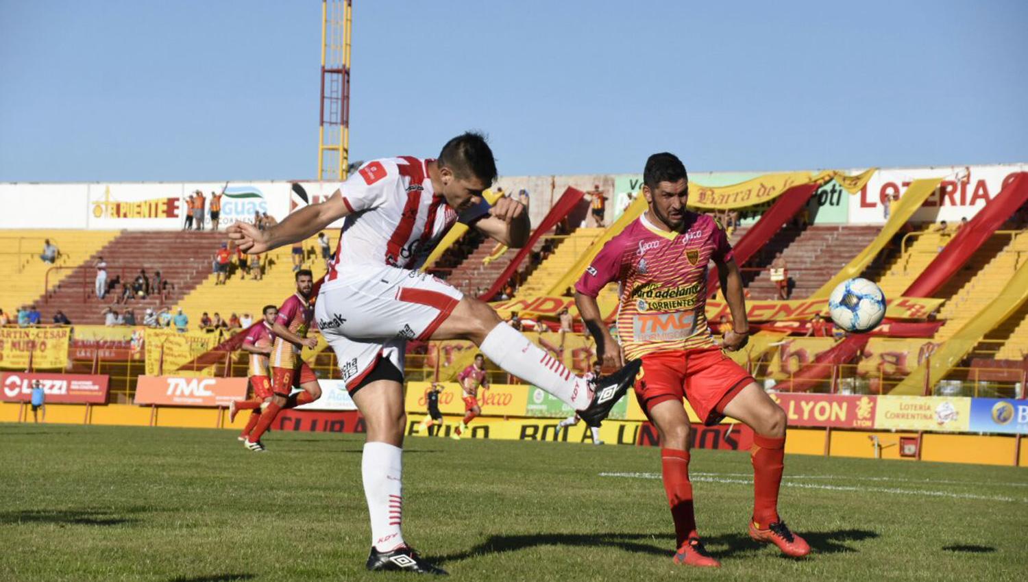 EN LA BÚSQUEDA. San Martín quiere su gol en Corrientes. (@CASMOficial)