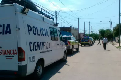 El joven hallado sin vida en Villa Urquiza había estado bebiendo en la casa de un conocido