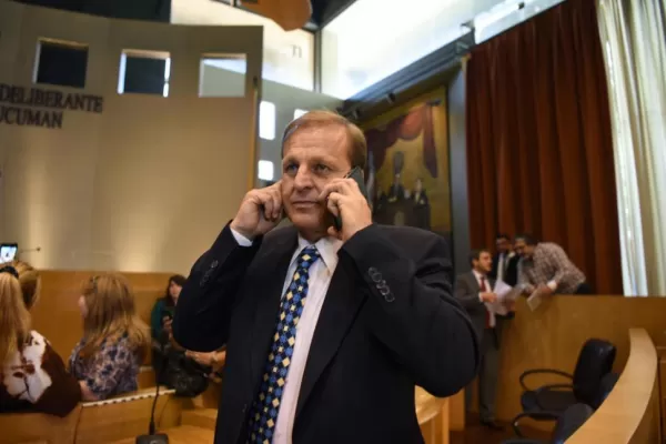 Enojo oficial por las críticas de De Luca