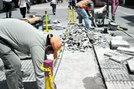 El calor no da tregua: otra vez se levantó el piso de la peatonal