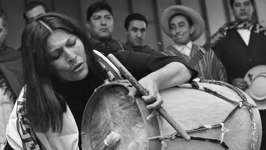 LV12, la radio que descubrió a Mercedes Sosa, cumple 80 años