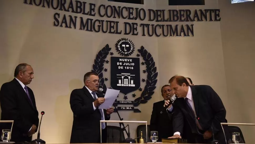 DE NUEVO CONCEJAL. Cortalezzi, quien fue concejal entre 2003 y 2007, juró ayer ante el vicegobernador Jaldo. la gaceta / foto de osvaldo ripoll 