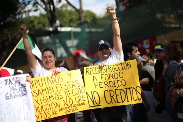 México: a dos meses del sismo, piden ayuda estatal