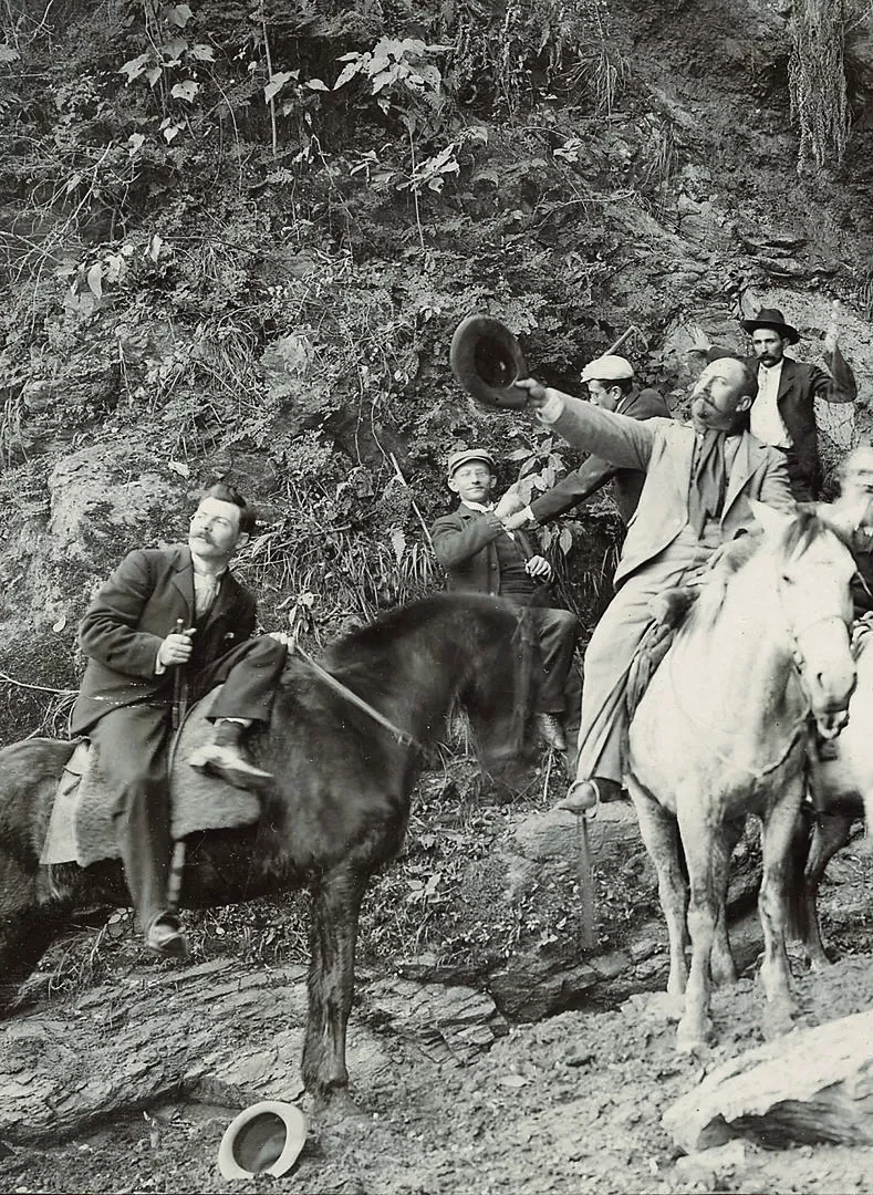 ALBERTO GARCÍA HAMILTON. El fundador de LA GACETA, a la izquierda, durante una recorrida por la montaña tucumana. 