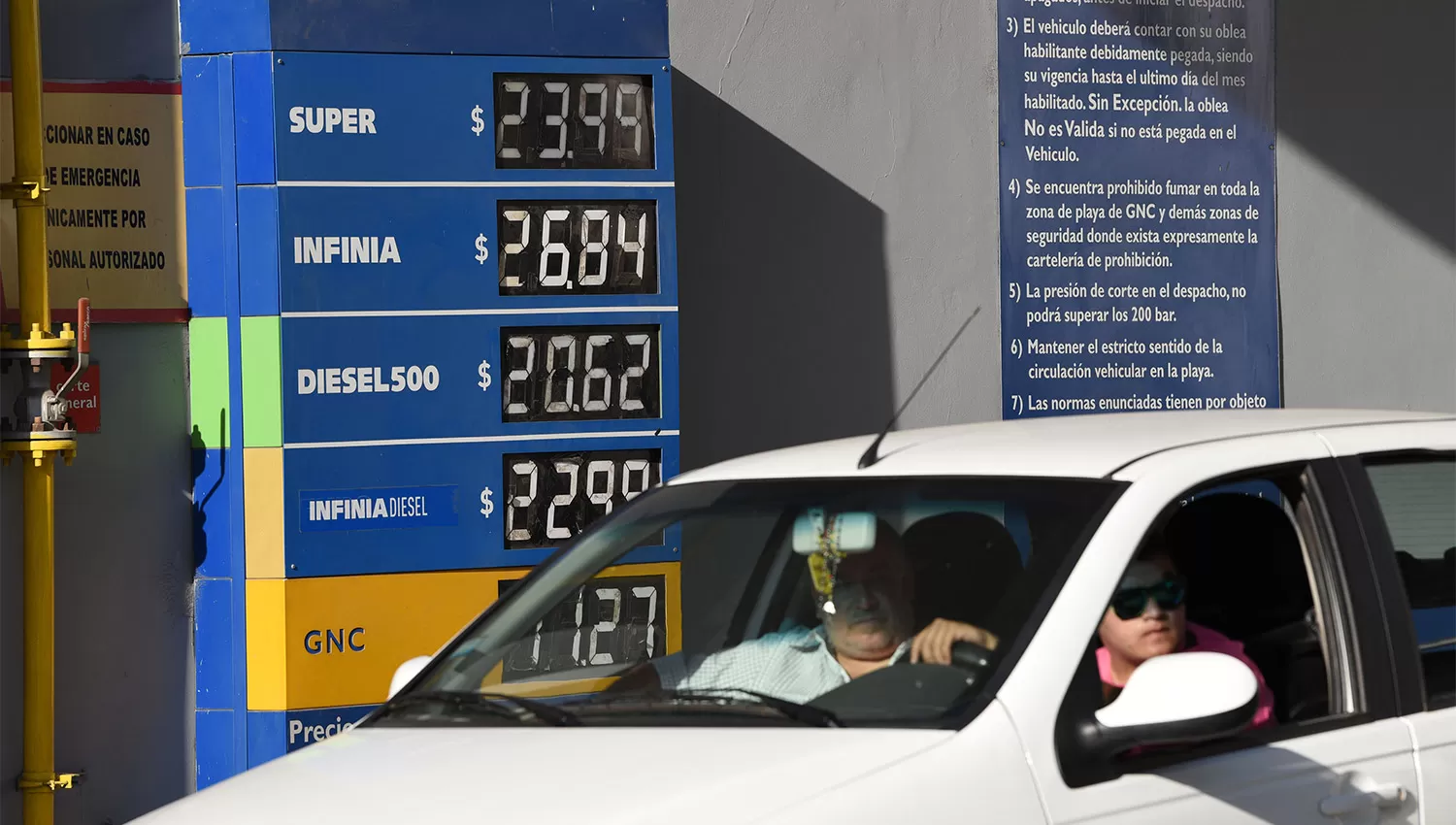 EN AUMENTO. La anterior suba catapultó a $ 24 el litro de nafta súper. ARCHIVO LA GACETA / FOTO DE DIEGO ARÁOZ