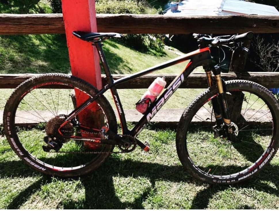Un grupo de bikers sufrió un violento asalto en un sendero de Yerba Buena