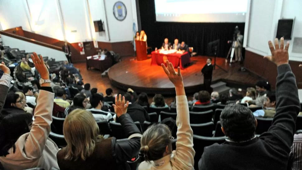 Apremiada por los plazos, la UNT revisa su sistema electoral