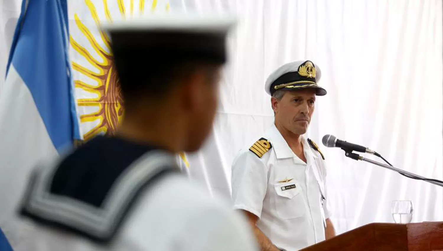 ENRIQUE BALBI. El vocero de la Armada, habla ante la prensa. FOTO TOMADA DE LA NACIÓN