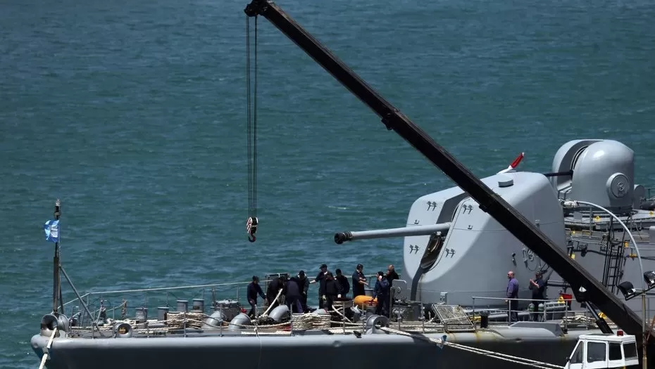EL DESTRUCTOR ARA SARANDÍ. Una de las naves que se sumó a la búsqueda del submarino ARA San Juan. FOTO/REUTERS