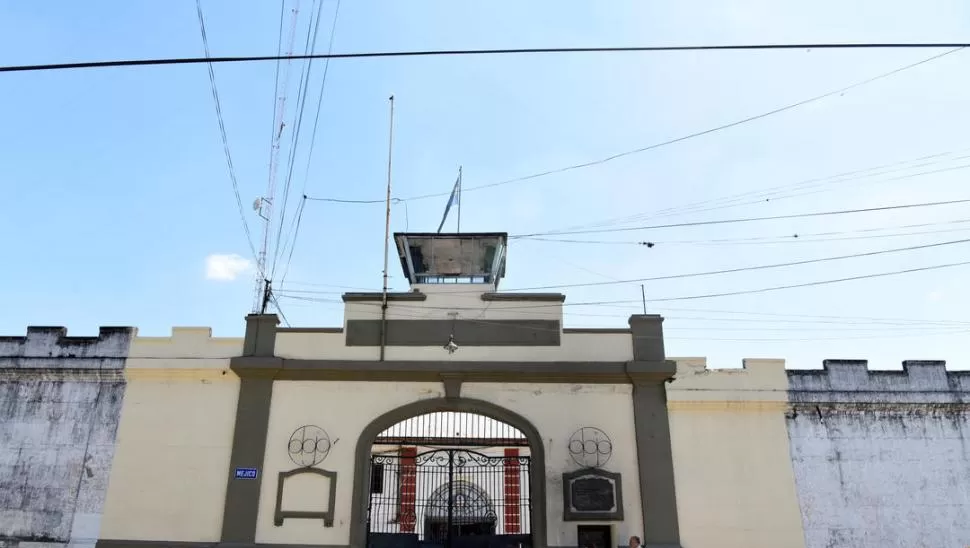 VIOLENTO CHOQUE. En el patio del Anexo I del penal se produjo el mortal enfrentamiento entre los reclusos que estaban purgando condena. la gaceta / foto de analia jaramillo