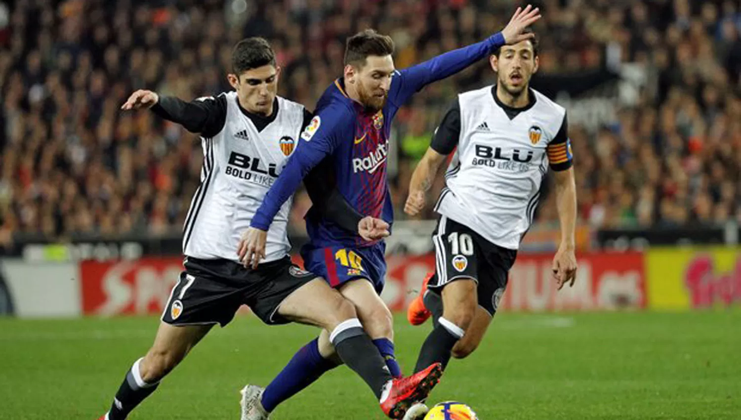 NO PUDO. Messi intentó marcar pero esta vez no tuvo suerte en Barcelona. (FOTO TOMADA DE TWITTER)