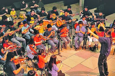Con folclore, sayas y cumbia las orquestas suben al escenario