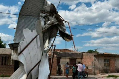 Daños en casas, caída de árboles y cortes de luz, las consecuencias de la tormenta de anoche